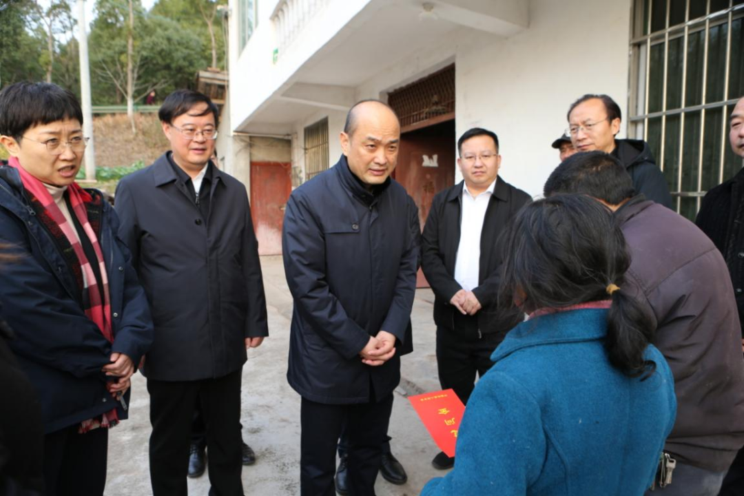 中國殘聯黨組成員、副理事長胡向陽赴四川調研殘疾人工作并走訪慰問困難殘疾人
